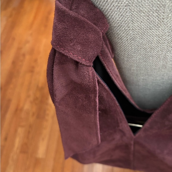 Anna Paola Chic Burgundy Suede Tote Bag - Picture 7 of 8